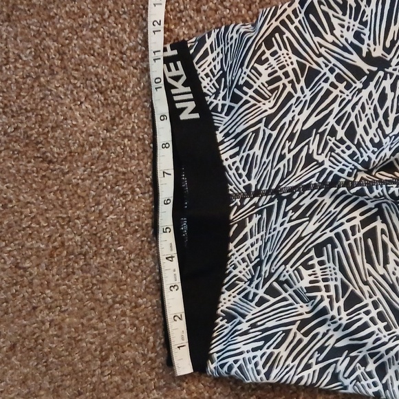 Nike Pro black & white athletic leggings. Size small - Picture 8 of 10